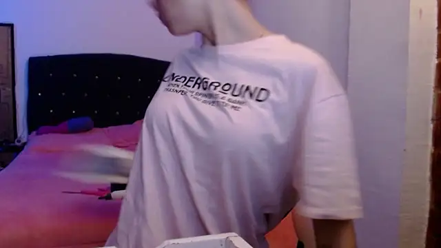 holy juli online show from 04.20.26