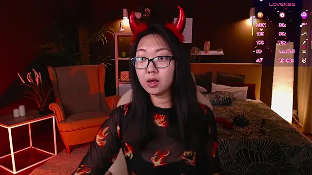 Snapshot of Marine_Vact chatting on 09.10.25 Marine Vact online show from 09.10.25