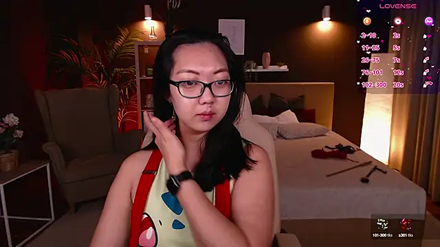 Snapshot of Marine_Vact chatting on 10.06.25 Marine Vact online show from 10.06.25