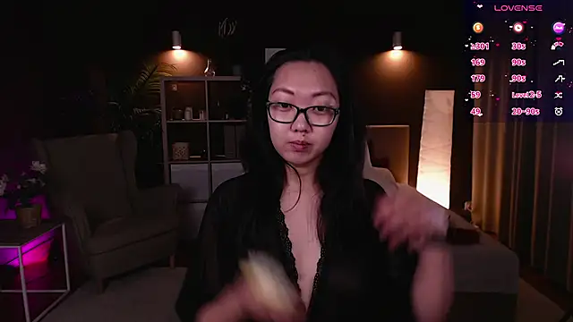 Snapshot of Marine_Vact chatting on 10.10.25 Marine Vact online show from 10.10.25