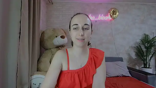Anika bloom online show from 03.05.25