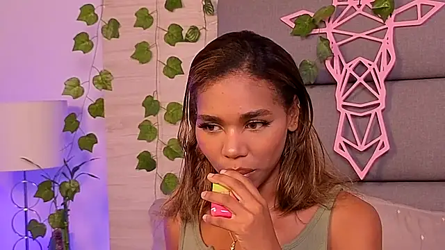 Snapshot of Lily_Miiller chatting on 11.06.25 Lily Miiller online show from 11.06.25