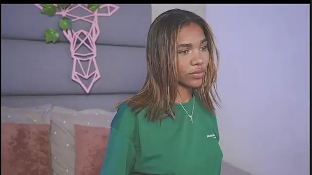 Snapshot of Lily_Miiller chatting on 11.17.25 Lily Miiller online show from 11.17.25