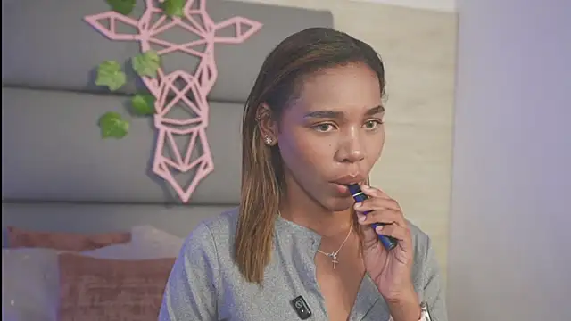 Snapshot of Lily_Miiller chatting on 11.21.25 Lily Miiller online show from 11.21.25