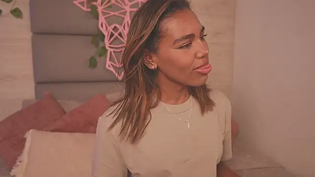 Snapshot of Lily_Miiller chatting on 11.26.25 Lily Miiller online show from 11.26.25