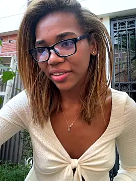 Snapshot of Lily_Miiller chatting on 12.14.25 Lily Miiller online show from 12.14.25