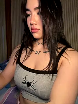 Nickiiiii online show from 10.18.25