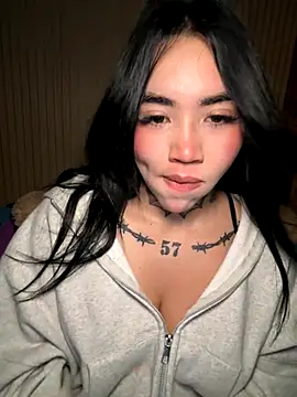 Nickiiiii online show from 11.16.25