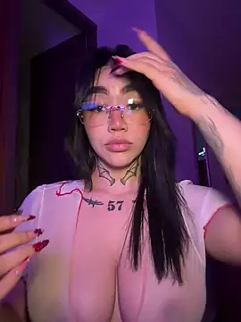 Nickiiiii online show from 04.12.26