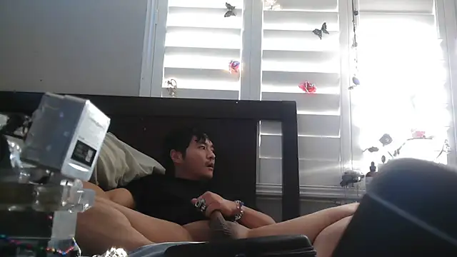 Snapshot of cloudyspun chatting on 11.23.25 cloudyspun online show from 11.23.25