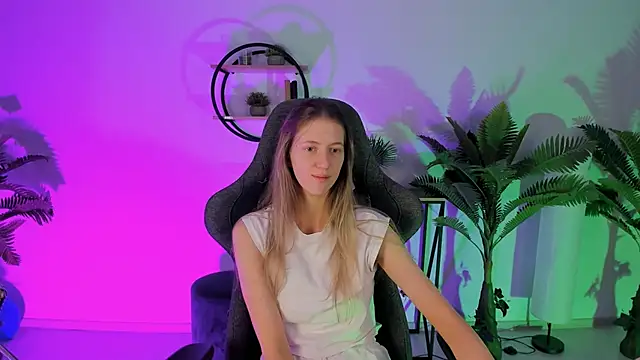 Snapshot of Sharon_Evansi chatting on 12.08.24 Sharon Evansi online show from 12.08.24