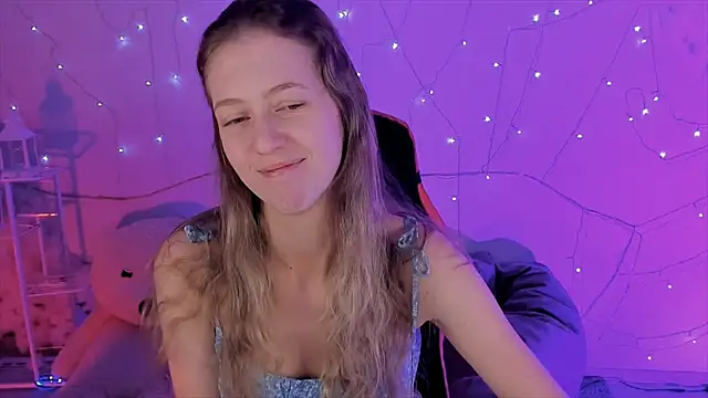 Snapshot of Sharon_Evansi chatting on 12.10.24 Sharon Evansi online show from 12.10.24