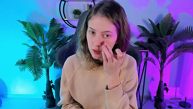 Snapshot of Sharon_Evansi chatting on 12.12.24 Sharon Evansi online show from 12.12.24