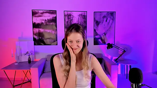 Snapshot of Sharon_Evansi chatting on 12.14.24 Sharon Evansi online show from 12.14.24