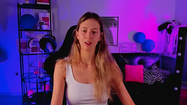 Snapshot of Sharon_Evansi chatting on 12.19.24 Sharon Evansi online show from 12.19.24