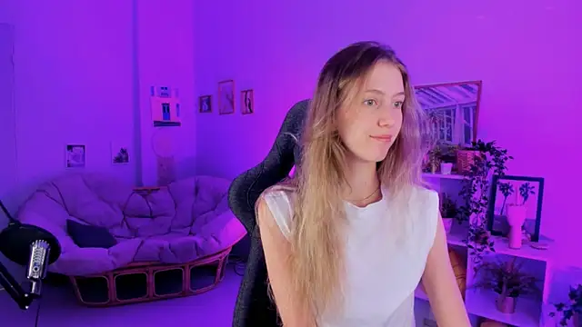 Snapshot of Sharon_Evansi chatting on 12.28.24 Sharon Evansi online show from 12.28.24