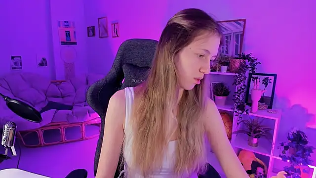 Snapshot of Sharon_Evansi chatting on 12.29.24 Sharon Evansi online show from 12.29.24