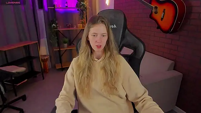 Snapshot of Sharon_Evansi chatting on 01.03.25 Sharon Evansi online show from 01.03.25