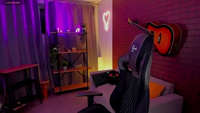 Snapshot of Sharon_Evansi chatting on 01.04.25 Sharon Evansi online show from 01.04.25