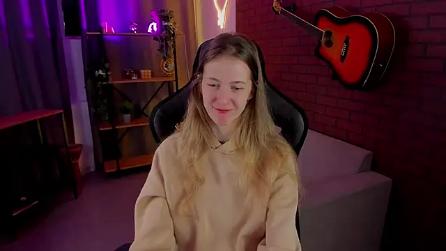 Snapshot of Sharon_Evansi chatting on 01.05.25 Sharon Evansi online show from 01.05.25