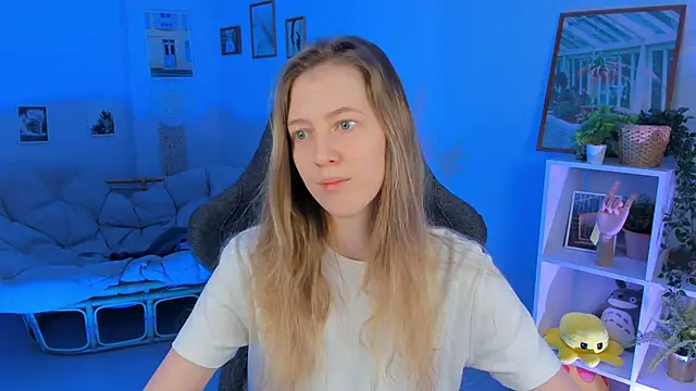 Snapshot of Sharon_Evansi chatting on 03.09.25 Sharon Evansi online show from 03.09.25