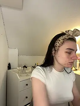 AdelinaAlia online show from 04.28.26