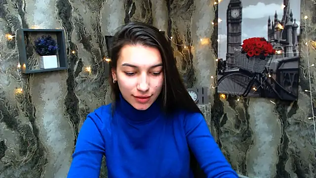 Snapshot of KarolinaRosse_ chatting on 01.06.25 KarolinaRosse  online show from 01.06.25
