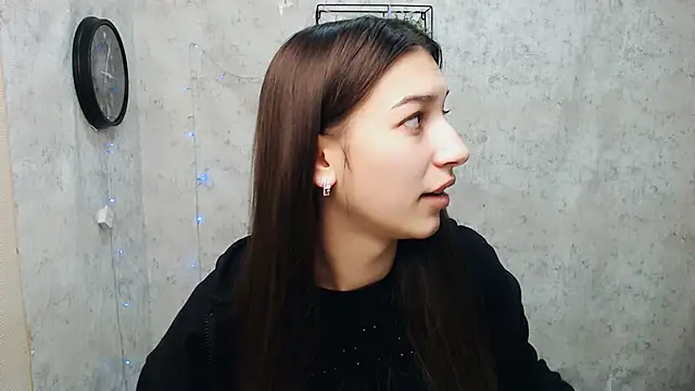 Snapshot of KarolinaRosse_ chatting on 01.07.25 KarolinaRosse  online show from 01.07.25