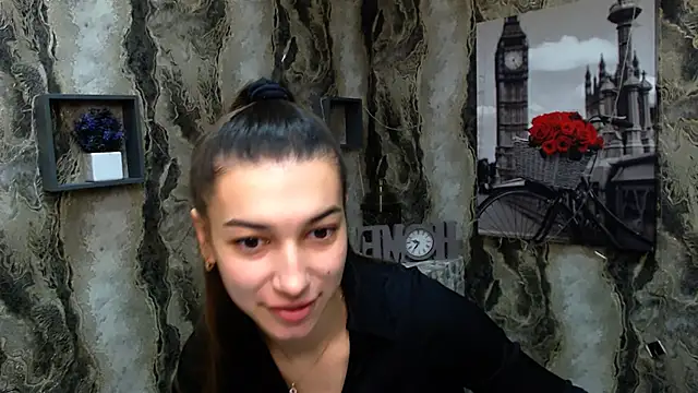 Snapshot of KarolinaRosse_ chatting on 01.08.25 KarolinaRosse  online show from 01.08.25
