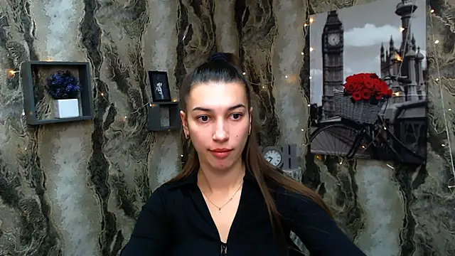 Snapshot of KarolinaRosse_ chatting on 01.08.25 KarolinaRosse  online show from 01.08.25