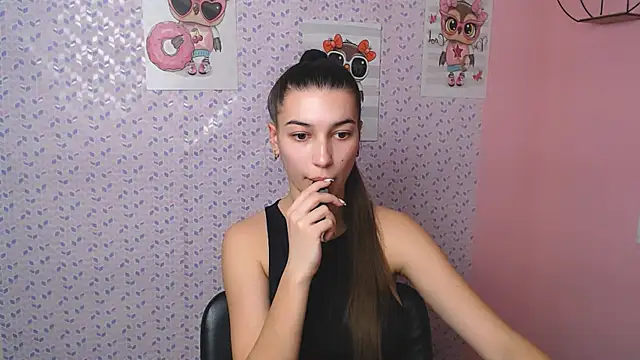 Snapshot of KarolinaRosse_ chatting on 01.18.25 KarolinaRosse  online show from 01.18.25
