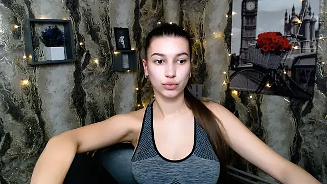 Snapshot of KarolinaRosse_ chatting on 02.05.25 KarolinaRosse  online show from 02.05.25