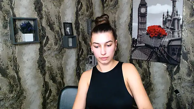 Snapshot of KarolinaRosse_ chatting on 02.10.25 KarolinaRosse  online show from 02.10.25