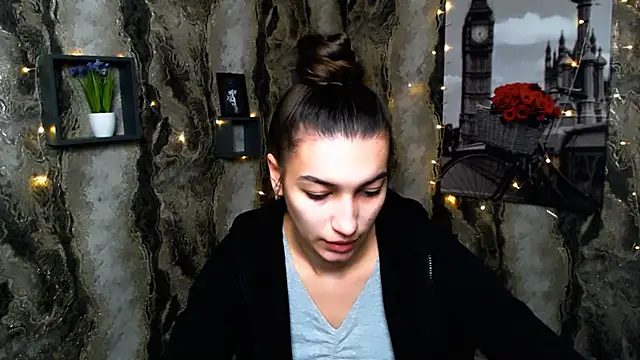 Snapshot of KarolinaRosse_ chatting on 02.18.25 KarolinaRosse  online show from 02.18.25