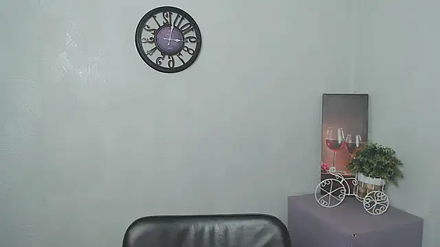 Snapshot of KarolinaRosse_ chatting on 02.23.25 KarolinaRosse  online show from 02.23.25
