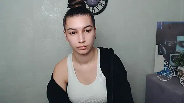 Snapshot of KarolinaRosse_ chatting on 03.12.25 KarolinaRosse  online show from 03.12.25