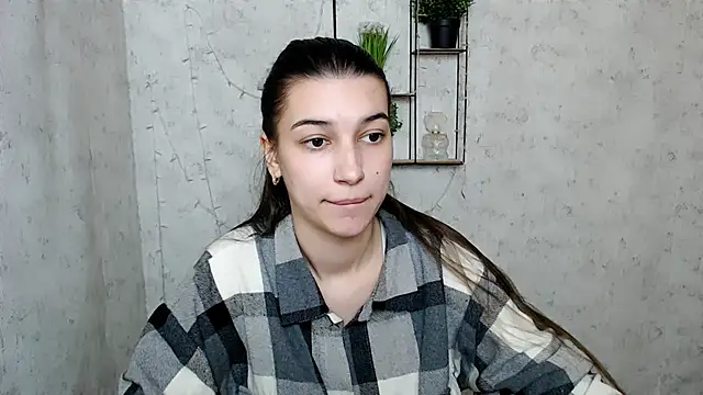 Snapshot of KarolinaRosse_ chatting on 03.15.25 KarolinaRosse  online show from 03.15.25
