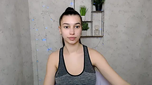 Snapshot of KarolinaRosse_ chatting on 03.18.25 KarolinaRosse  online show from 03.18.25
