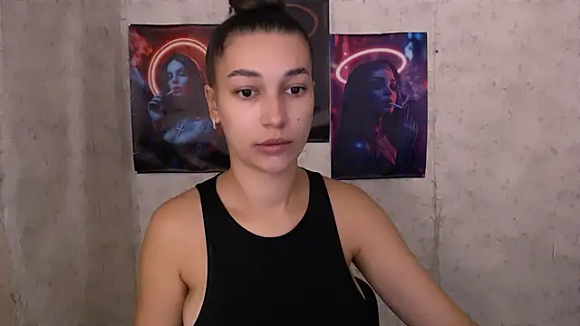 Snapshot of KarolinaRosse_ chatting on 09.19.25 KarolinaRosse  online show from 09.19.25