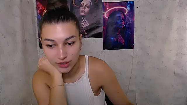 Snapshot of KarolinaRosse_ chatting on 09.20.25 KarolinaRosse  online show from 09.20.25