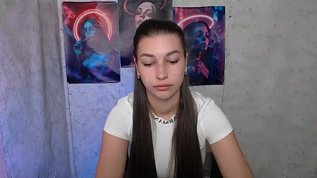 Snapshot of KarolinaRosse_ chatting on 09.23.25 KarolinaRosse  online show from 09.23.25