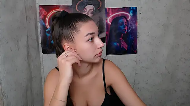 Snapshot of KarolinaRosse_ chatting on 09.26.25 KarolinaRosse  online show from 09.26.25