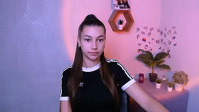 Snapshot of KarolinaRosse_ chatting on 09.30.25 KarolinaRosse  online show from 09.30.25