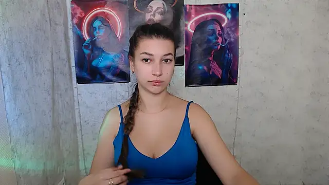 Snapshot of KarolinaRosse_ chatting on 10.13.25 KarolinaRosse  online show from 10.13.25