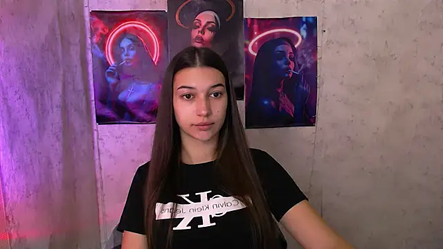 Snapshot of KarolinaRosse_ chatting on 10.24.25 KarolinaRosse  online show from 10.24.25