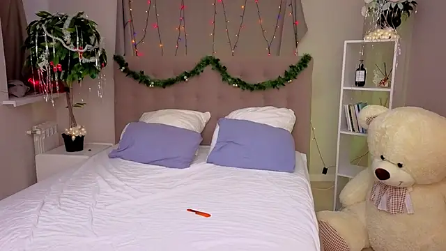 Snapshot of Bella_Murrr chatting on 12.23.24 Bella Murrr online show from 12.23.24