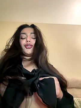 Snapshot of Sweet_Khalifa_ chatting on 11.24.25 Sweet Khalifa online show from 11.24.25