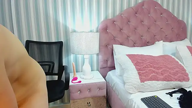 HazelMoret online show from 02.26.25