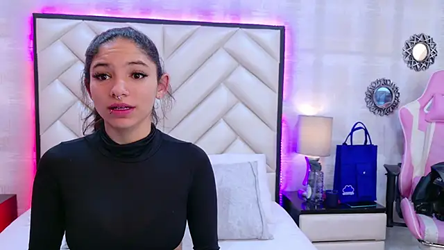 HazelMoret online show from 09.19.25