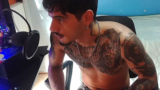 Badboyi1997 online show from 10.17.25